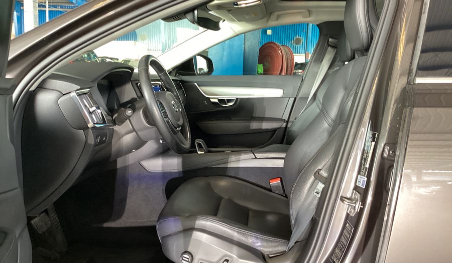 Volvo S90 B5 MOMENTUM Sedan 2022