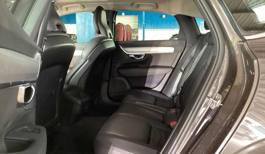 Volvo S90 B5 MOMENTUM Sedan 2022