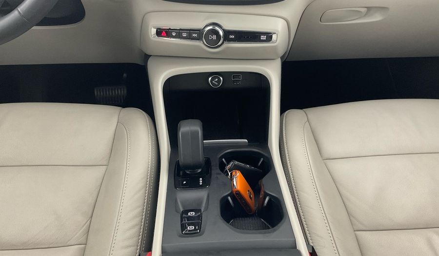 Volvo Xc40 2.0 T4 MOMENTUM AUTO Suv 2022