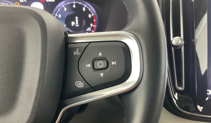 Volvo Xc40 2.0 T4 MOMENTUM AUTO Suv 2022