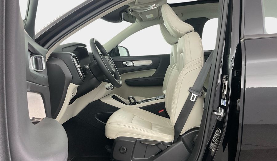 Volvo Xc40 2.0 T4 MOMENTUM AUTO Suv 2022