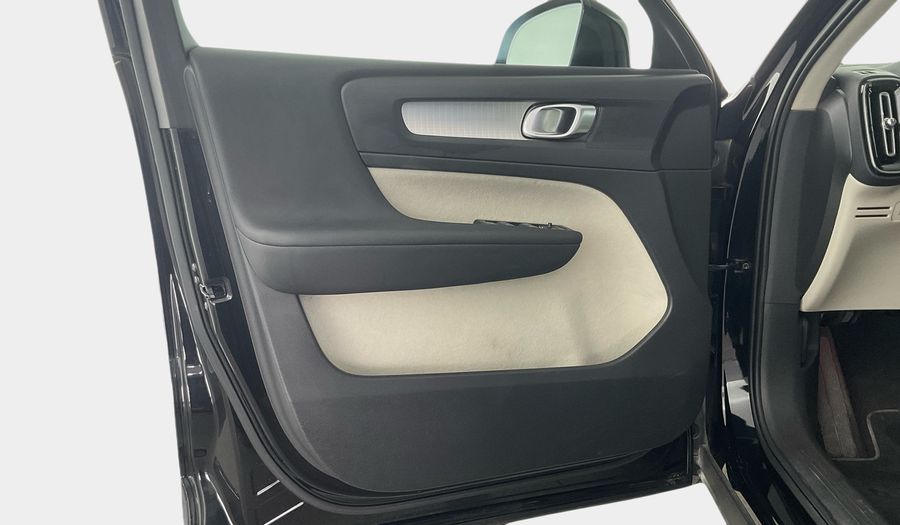 Volvo Xc40 2.0 T4 MOMENTUM AUTO Suv 2022
