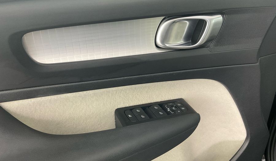 Volvo Xc40 2.0 T4 MOMENTUM AUTO Suv 2022