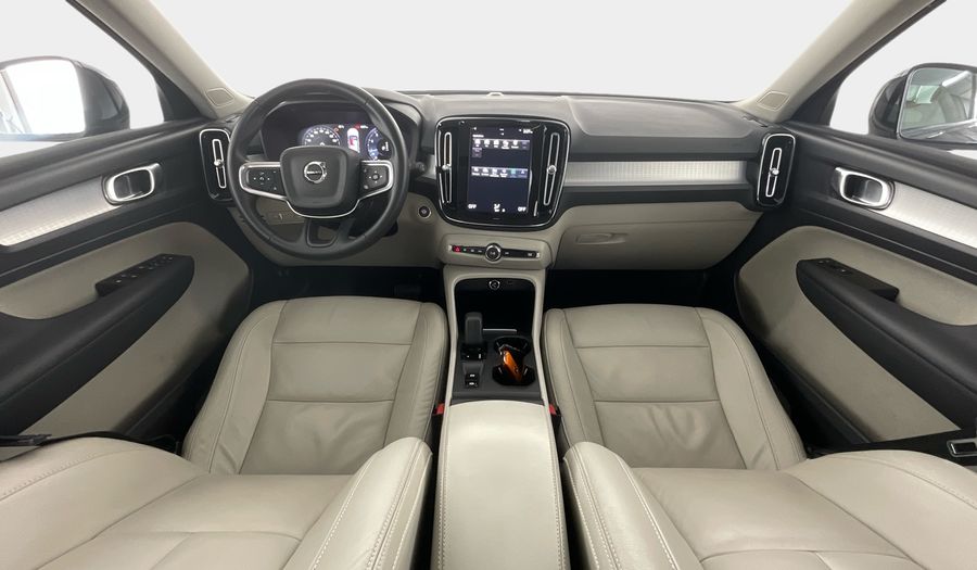 Volvo Xc40 2.0 T4 MOMENTUM AUTO Suv 2022