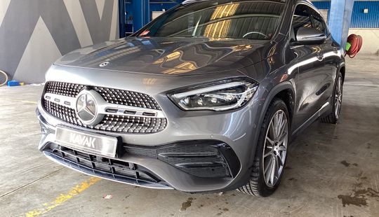 Mercedes Benz • GLA 200
