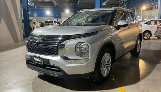 Mitsubishi • Outlander
