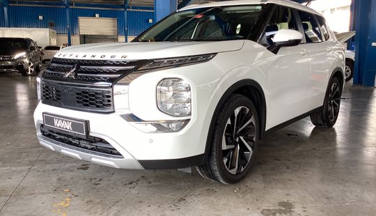 Mitsubishi • Outlander