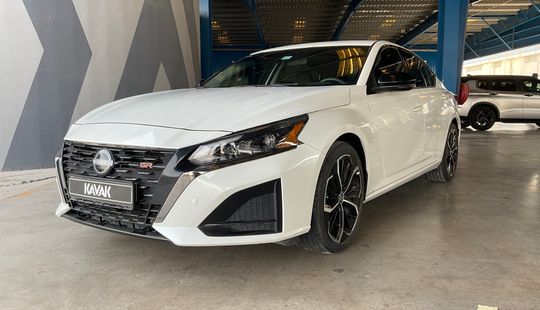 Nissan • Altima