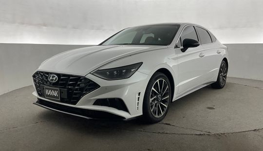 Hyundai • Sonata