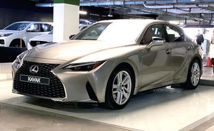 LEXUS • IS300