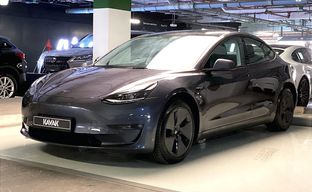 Tesla • Model 3