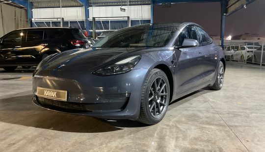 Tesla • Model 3