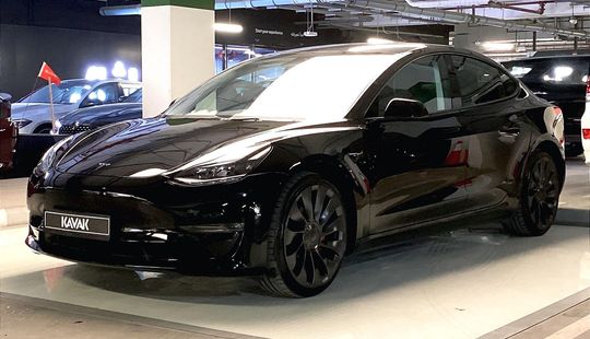 Tesla • Model 3