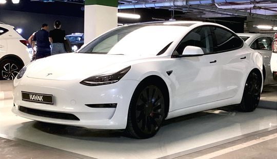 Tesla • Model 3