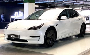 Tesla • Model 3
