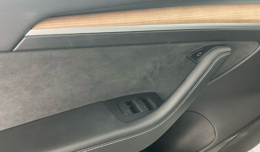 Tesla Model 3 BEV RWD 18ALW WHITE PEARL ALL BLACK INTE Sedan 2023