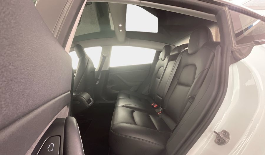 Tesla Model 3 BEV RWD 18ALW WHITE PEARL ALL BLACK INTE Sedan 2023