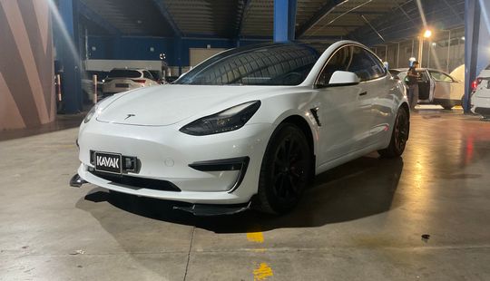 Tesla • Model 3