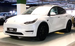 Tesla • Model Y