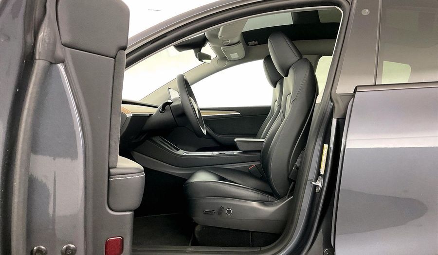 Tesla Model Y STANDARD RANGE Suv 2023