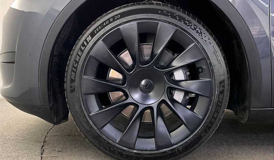 Tesla Model Y STANDARD RANGE Suv 2023