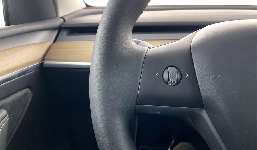 Tesla Model Y STANDARD RANGE Suv 2023