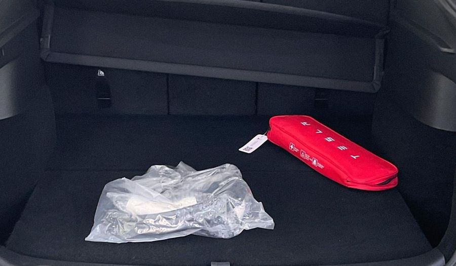 Tesla Model Y STANDARD RANGE Suv 2023