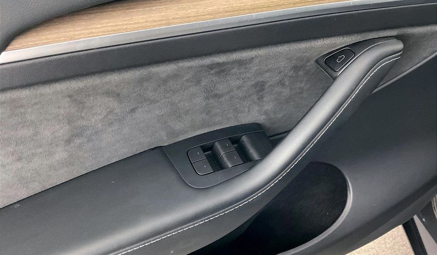 Tesla Model Y STANDARD RANGE Suv 2023