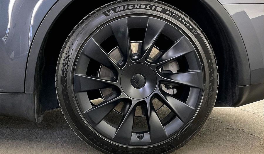 Tesla Model Y STANDARD RANGE Suv 2023