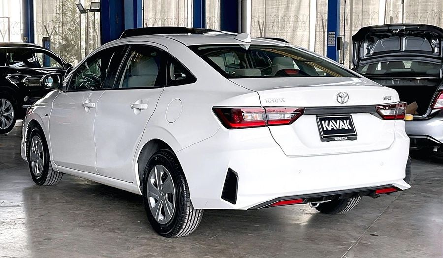 Toyota Yaris E Sedan 2023