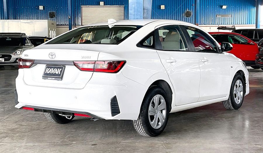 Toyota Yaris E Sedan 2023