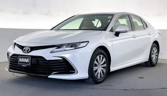 Toyota • Camry