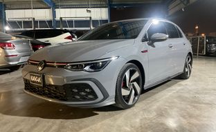 Volkswagen • Golf