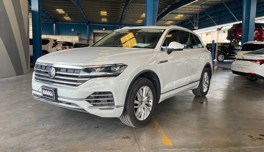 Volkswagen • Touareg