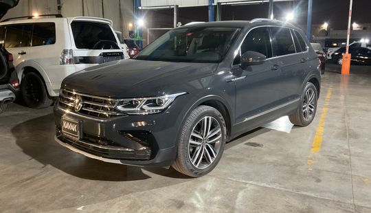 Volkswagen • Tiguan
