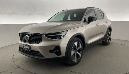 Volvo • XC40