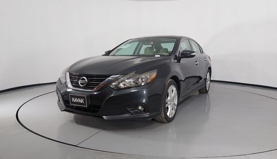 Nissan • Altima