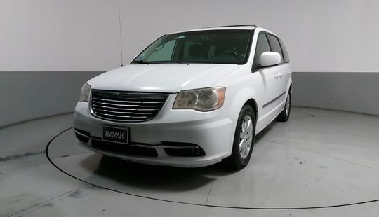 Chrysler • Town & Country