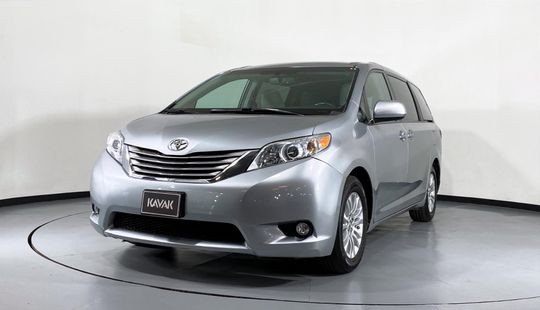 Toyota Sienna 3.5 XLE AT