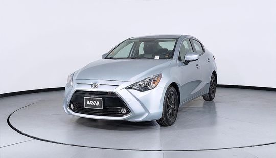 Toyota Yaris 1.5 R LE MT-2017