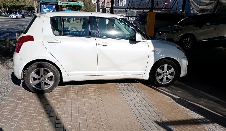 Suzuki Swift 1.5 GL AUTO ALL FL Hatchback 2010