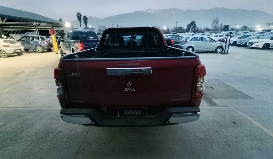 Mitsubishi L200 2.4 TD KATANA DC CR Pickup 2022