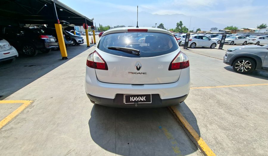 Renault Megane 2.0 16V DYNAMIQUE Hatchback 2015