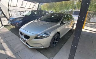 Volvo • V40