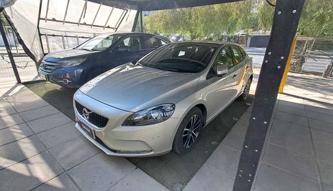 Volvo V40 2.0 D2 AUTO MOMENTUM Hatchback 2019