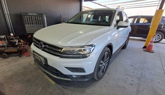 Volkswagen • Tiguan