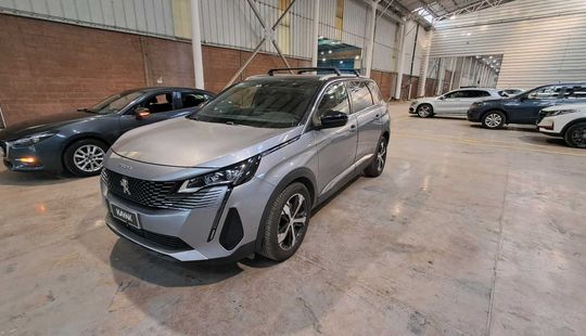 Peugeot • 5008