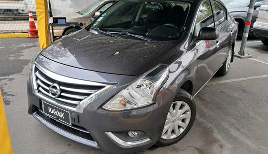 Nissan • Versa