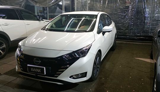 Nissan • Versa