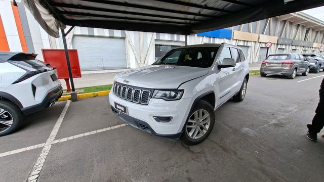 Jeep • Grand Cherokee